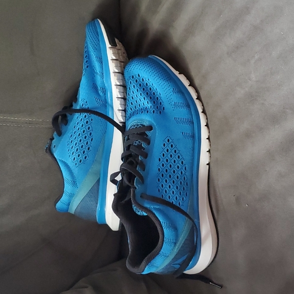 Reebok Sneakers (size 7) - Picture 3 of 7